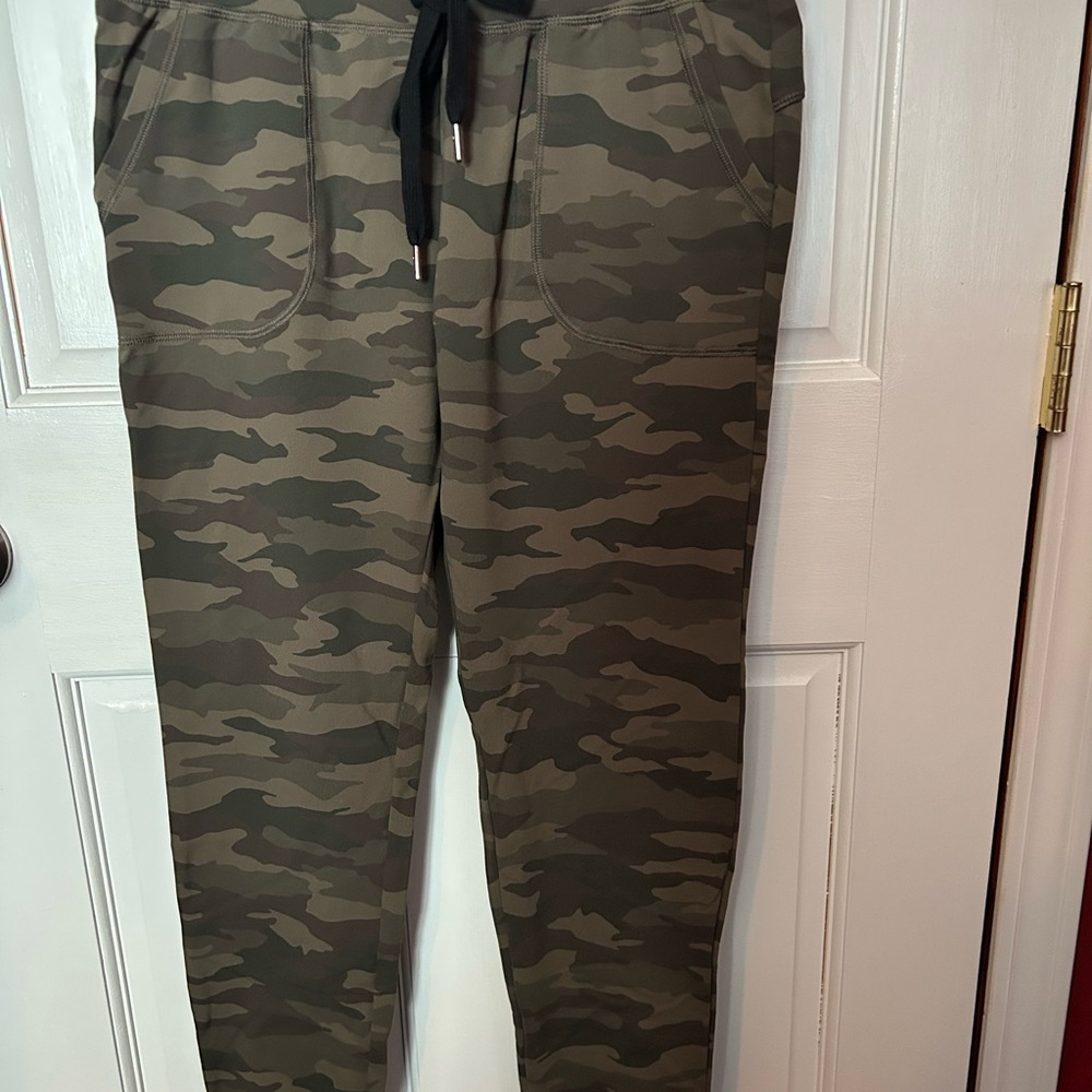 ZYIA Women’s Green Camouflage Joggers